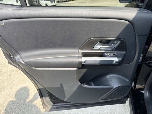 Certified 2021 Mercedes-Benz GLB 250 w/ Premium Package image 19