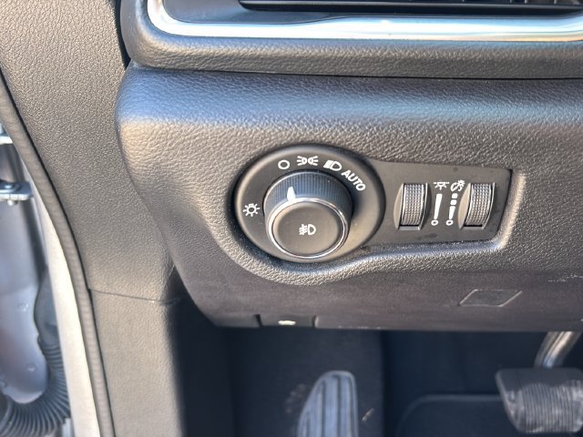 Used 2019 Chrysler Pacifica Touring-L w/ S Appearance Package FWD image 21