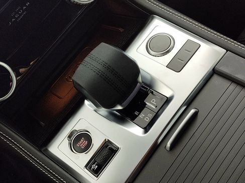 Used 2026 Jaguar F-PACE R-Dynamic S image 23