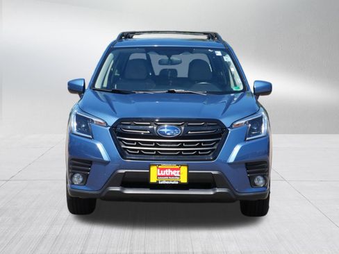 Used 2023 Subaru Forester Premium AWD/4WD image 2