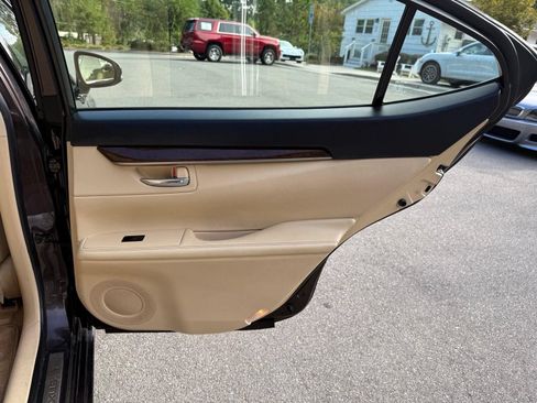 Used 2015 Lexus ES 350 w/ Luxury Package FWD image 22