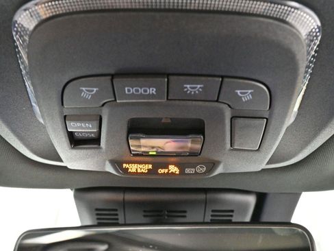 Used 2023 Toyota Crown Limited image 28