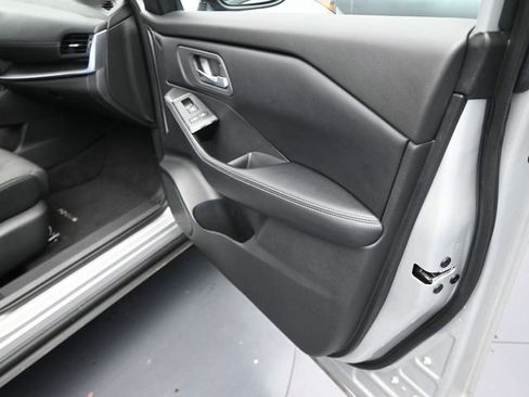Used 2025 Nissan Rogue SV AWD/4WD image 36
