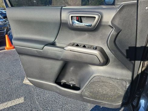 Used 2018 Toyota Tacoma TRD Sport image 23