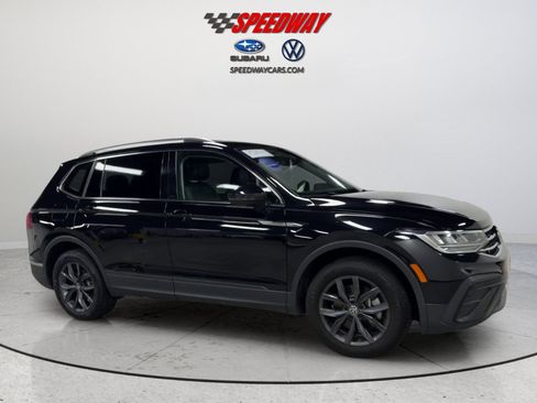 Certified 2024 Volkswagen Tiguan SE AWD/4WD image 3