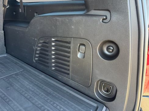 Used 2020 Chevrolet Suburban LT image 28