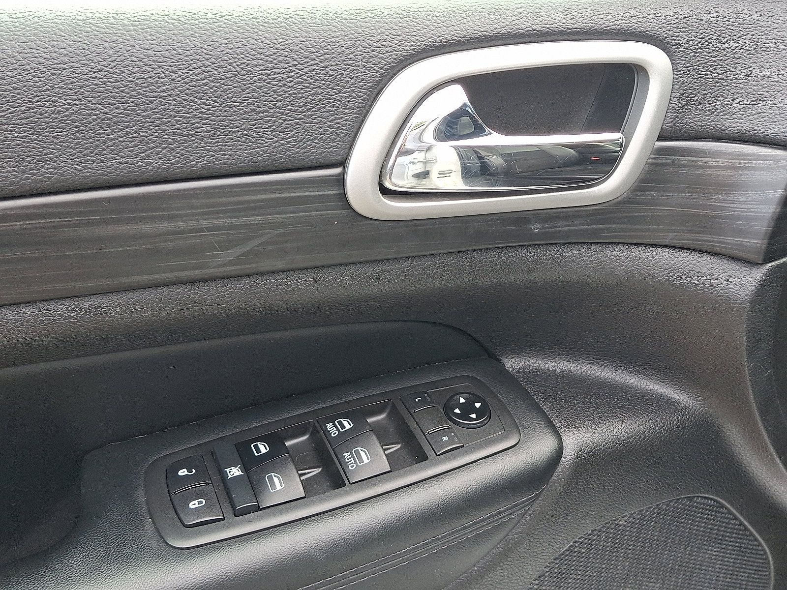 Certified 2021 Jeep Grand Cherokee Laredo X AWD/4WD image 12