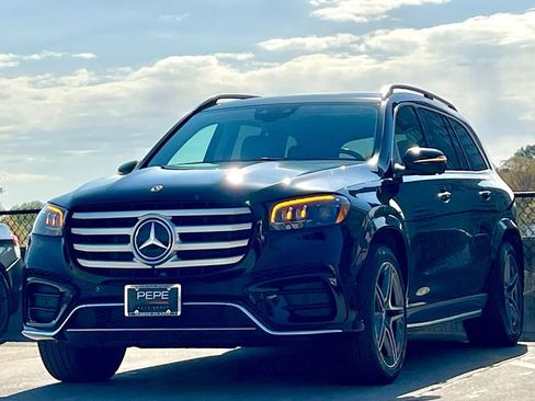 Used 2024 Mercedes-Benz GLS 450 4MATIC image 4