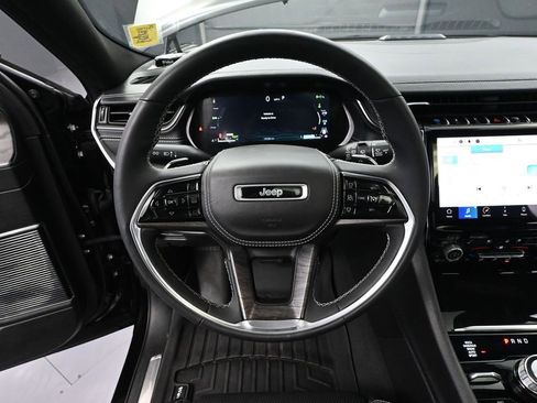 Used 2022 Jeep Grand Cherokee Overland w/ Luxury Tech Group IV image 30