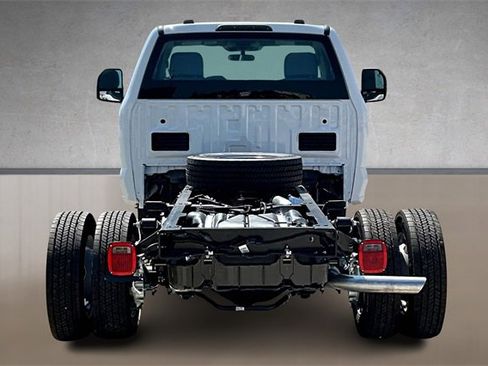 New 2025 Ford F550 4x4 Regular Cab Super Duty w/ XL Chrome Package image 4