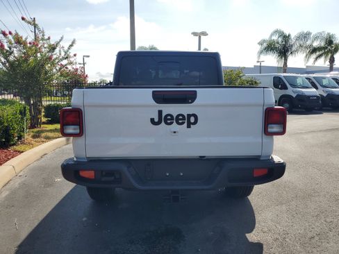 New 2025 Jeep Gladiator Sport image 7