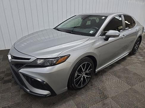 Used 2024 Toyota Camry SE image 8