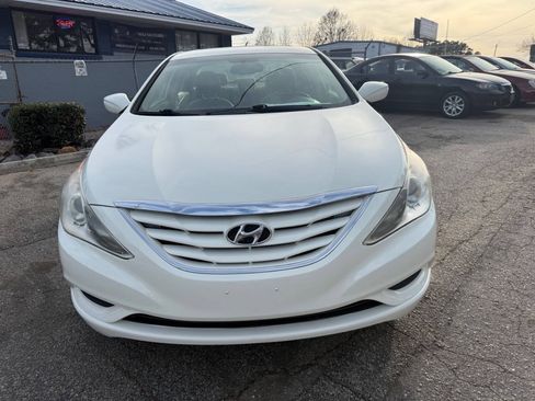 Used 2012 Hyundai Sonata GLS FWD image 2