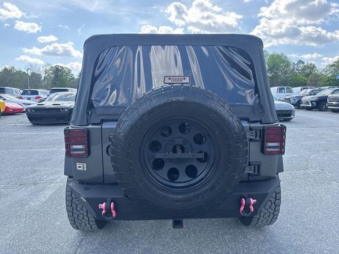 Used 2018 Jeep Wrangler Sport image 4