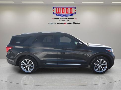 Used 2023 Ford Explorer Platinum w/ Premium Technology Package image 2