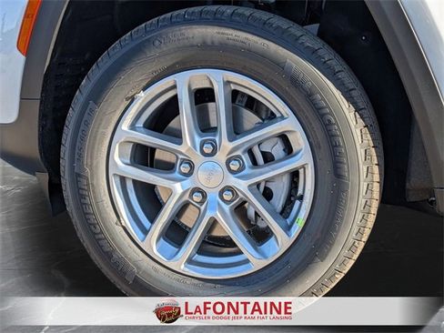 New 2025 Jeep Grand Cherokee Laredo X w/ Luxury Tech Group I image 31