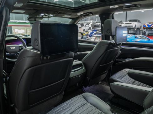 Used 2025 Cadillac Escalade ESV Sport Platinum image 24