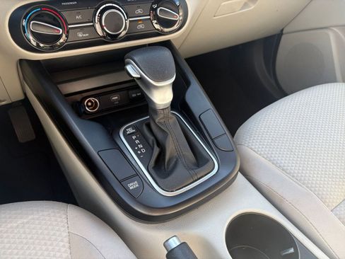 Used 2025 Kia Soul LX w/ LX Technology Package image 38