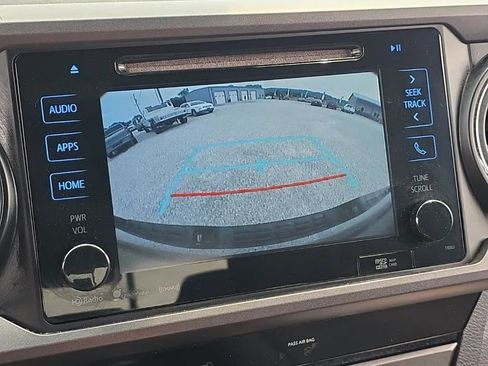 Used 2018 Toyota Tacoma TRD Off-Road AWD/4WD image 25