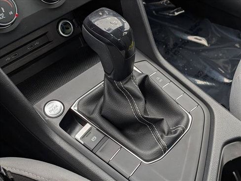 Used 2022 Volkswagen Taos S image 12