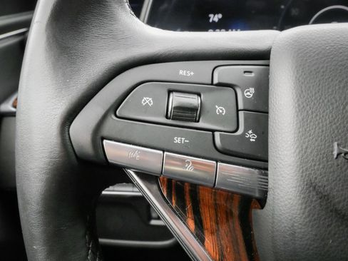 Used 2024 Cadillac Escalade Luxury AWD/4WD image 19