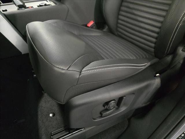 New 2026 Land Rover Discovery Limited Edition AWD/4WD image 30