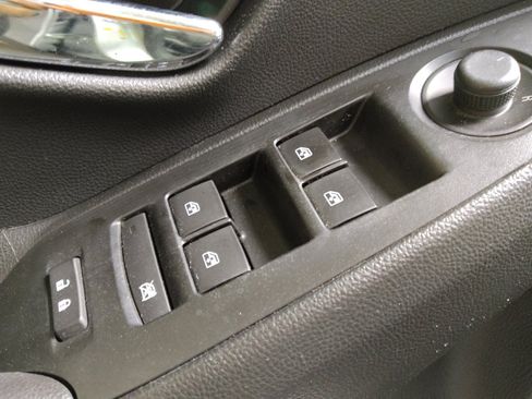 Used 2019 Chevrolet Trax LT w/ LT Convenience Package image 27