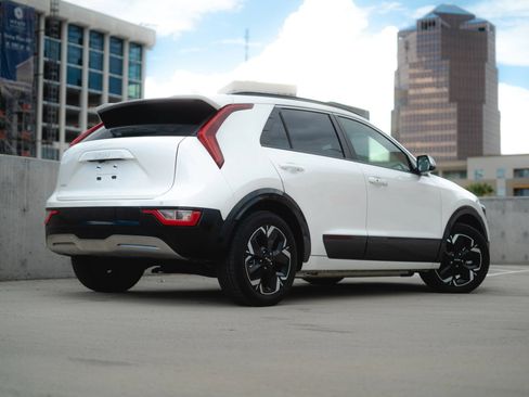Used 2023 Kia Niro Wind FWD image 18