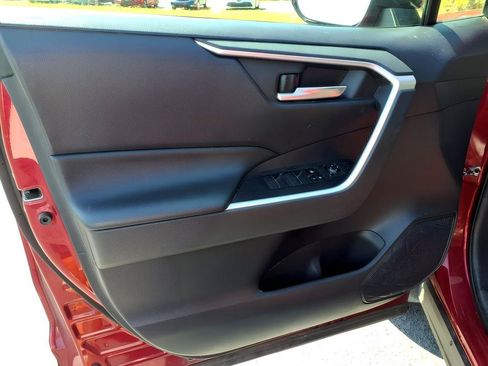 Used 2019 Toyota RAV4 XLE Premium FWD image 19