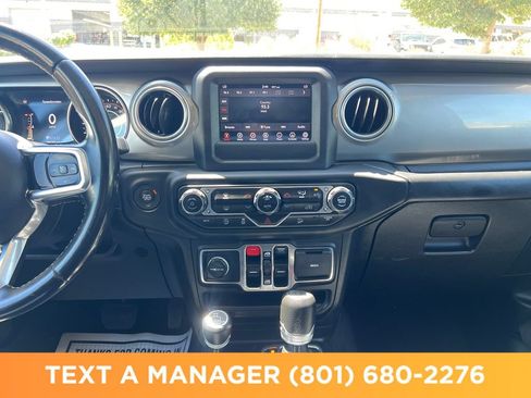 Used 2019 Jeep Wrangler Unlimited Sahara AWD/4WD image 17