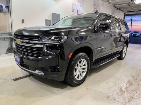 Used 2024 Chevrolet Suburban LT image 7