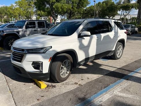 Used 2023 Chevrolet Traverse LT FWD image 1