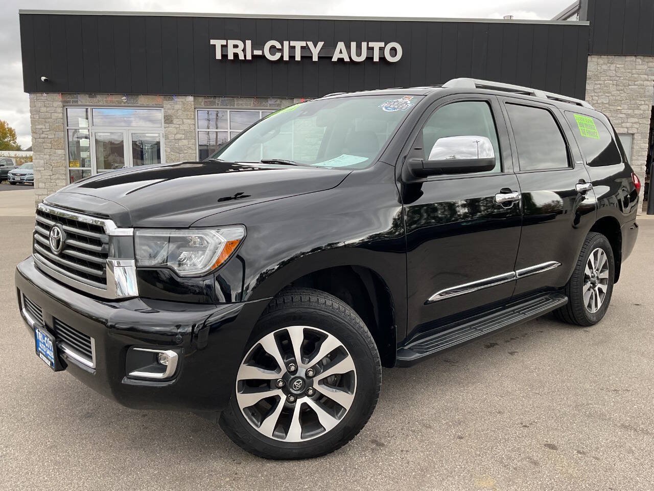 Used 2018 Toyota Sequoia Limited w/ Safety & Convenience Package AWD/4WD image 1