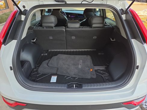 Used 2024 Kia Niro EX w/ EX Cold Weather Package image 5