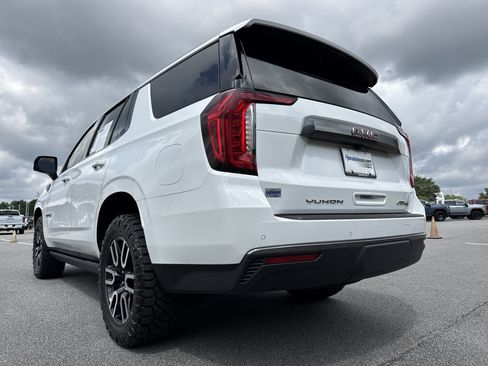 Used 2023 GMC Yukon AT4 w/ AT4 Premium Package AWD/4WD image 8