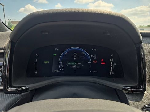 Used 2025 Toyota Camry SE FWD image 7