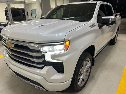Used 2025 Chevrolet Silverado 1500 High Country w/ High Country Premium Package image 3