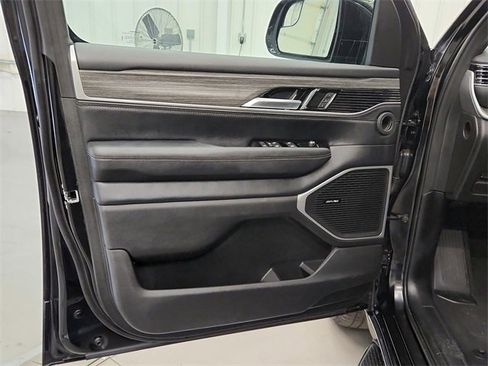 Used 2024 Jeep Wagoneer L Series II w/ Flexible Seating Group image 27