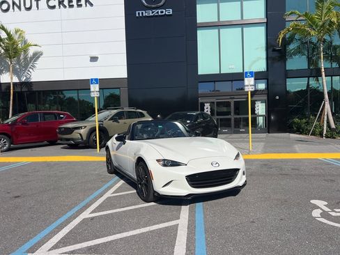 Used 2023 MAZDA MX-5 Miata Club w/ Brembo/BBS Recaro Package image 4