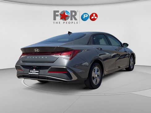 Used 2024 Hyundai Elantra SE FWD image 5