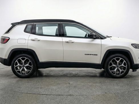 Used 2025 Jeep Compass Limited AWD/4WD image 11