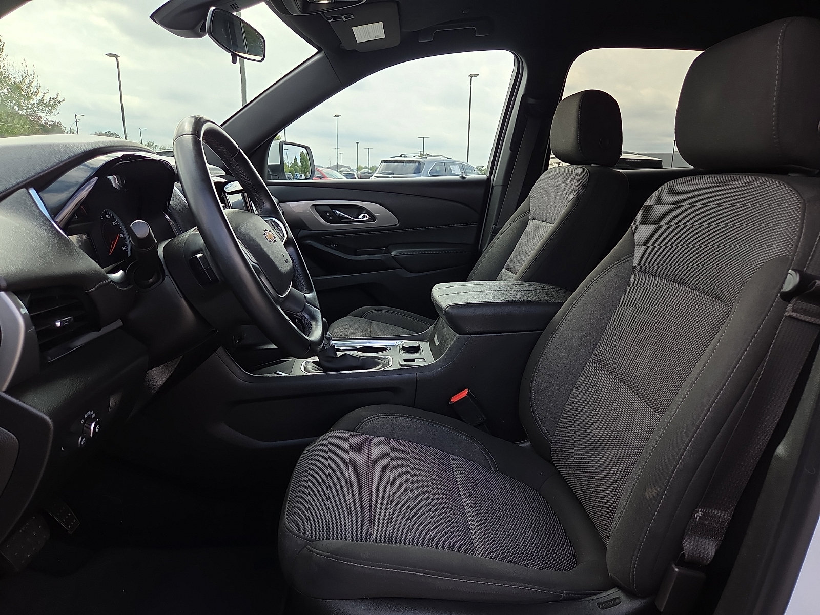 Used 2023 Chevrolet Traverse LT FWD image 17