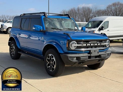 Used 2023 Ford Bronco Outer Banks AWD/4WD image 3
