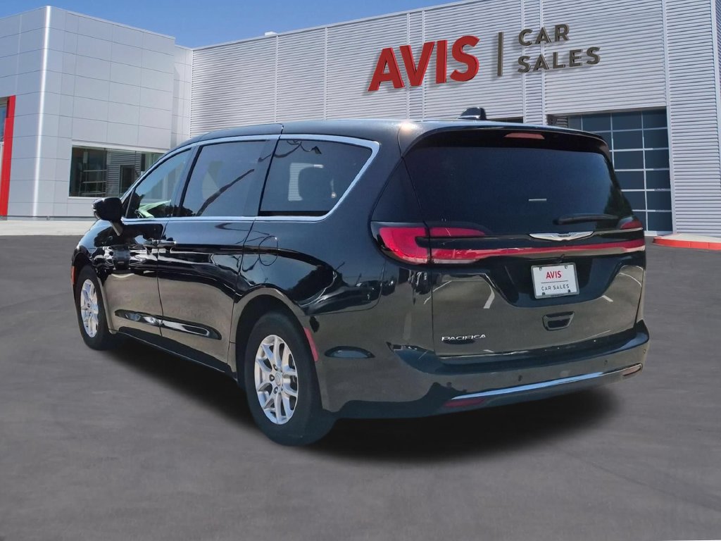 Used 2026 Chrysler Pacifica Select FWD image 9