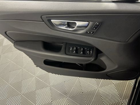 Used 2025 Volvo XC60 B5 Plus image 25