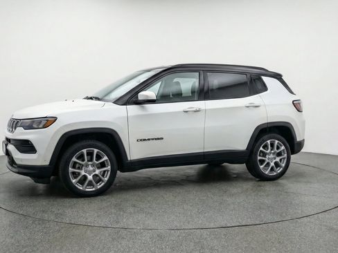 Used 2025 Jeep Compass Limited AWD/4WD image 3