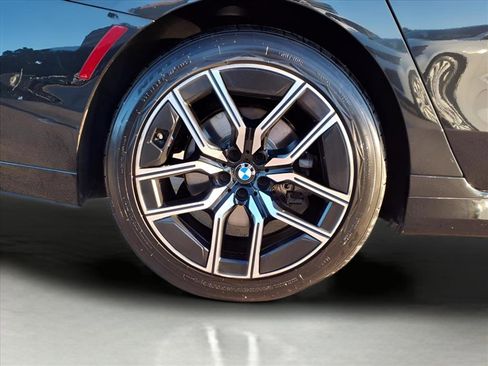 Used 2024 BMW 740i image 9