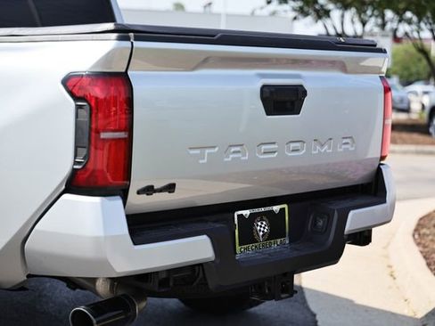 Used 2025 Toyota Tacoma SR5 AWD/4WD image 10