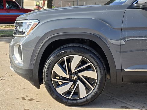 New 2026 Volkswagen Atlas SEL image 5