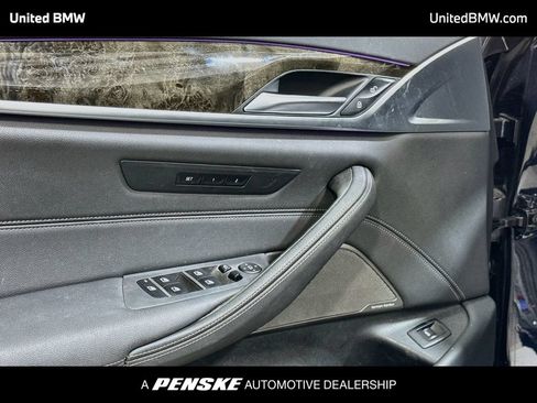 Used 2023 BMW 540i w/ M Sport Package RWD image 3